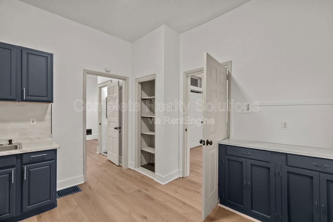 4427 South 38th Street - Photo 5 of 26