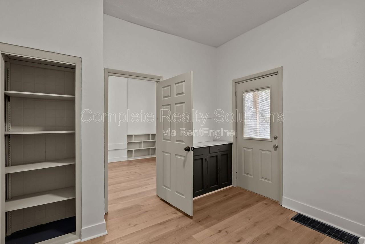 4427 South 38th Street - Photo 6 of 26