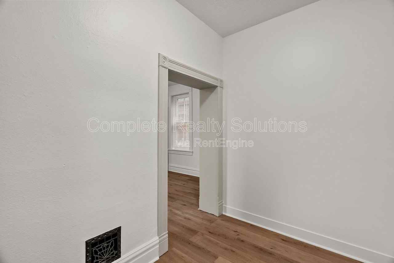 4427 South 38th Street - Photo 7 of 26