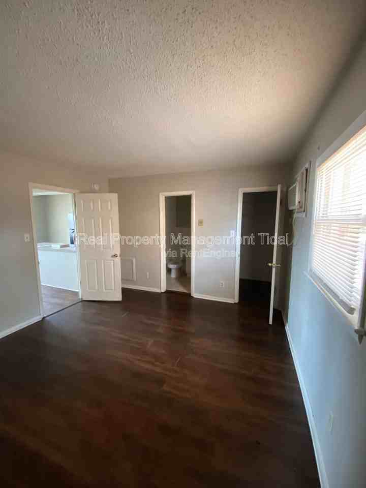 5667 Brickell Rd #6 - Photo 7 of 11