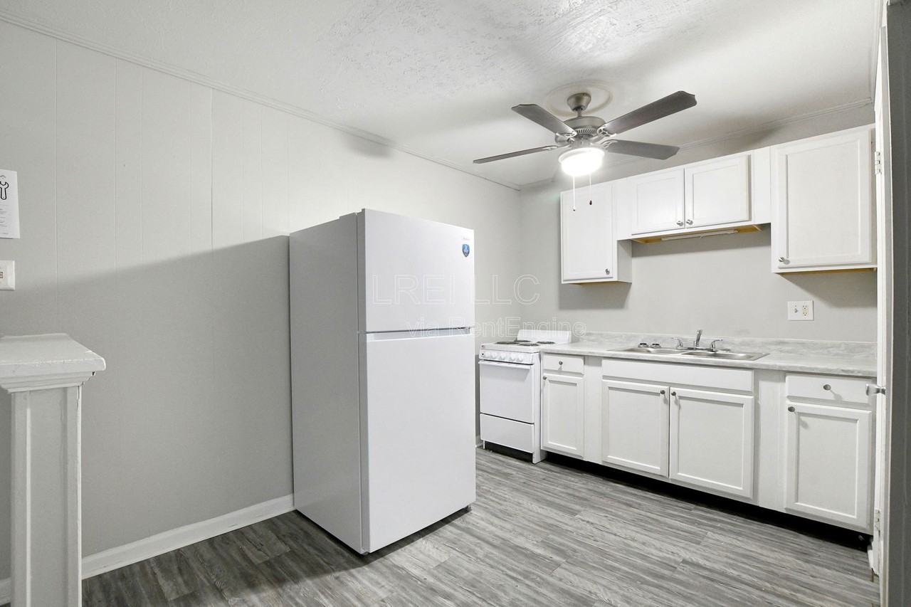 1708 Jennifer Rd #C3 - Photo 4 of 7