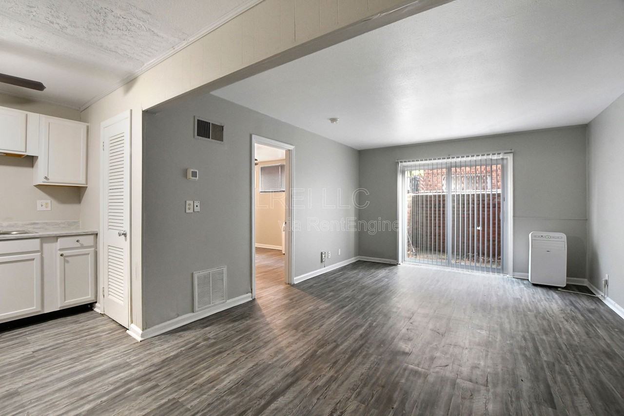 1708 Jennifer Rd #C3 - Photo 5 of 7