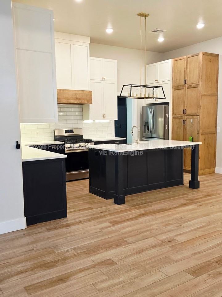 536 Barajas - Photo 6 of 28