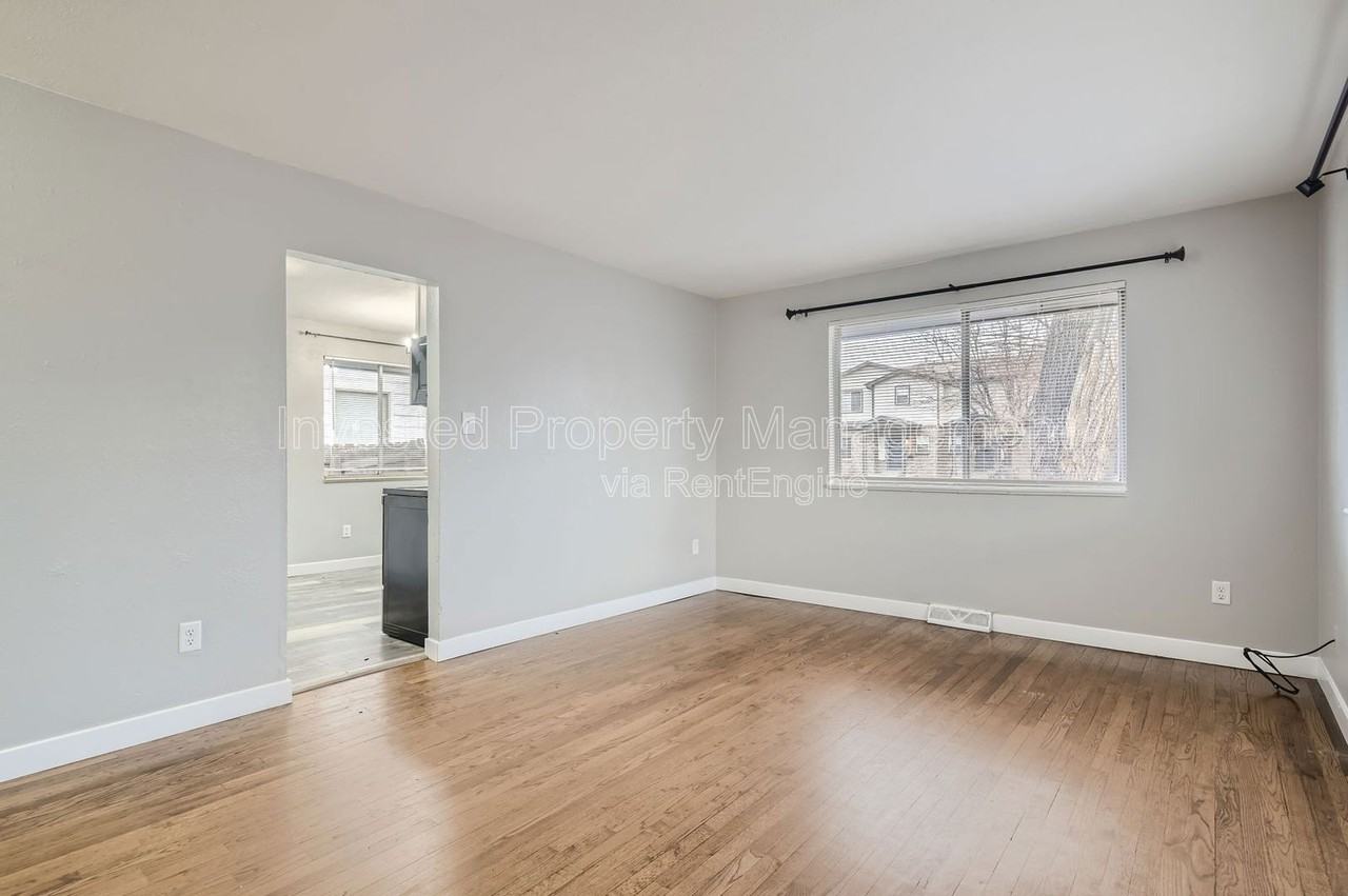 401 W Bates Ave - Photo 4 of 10