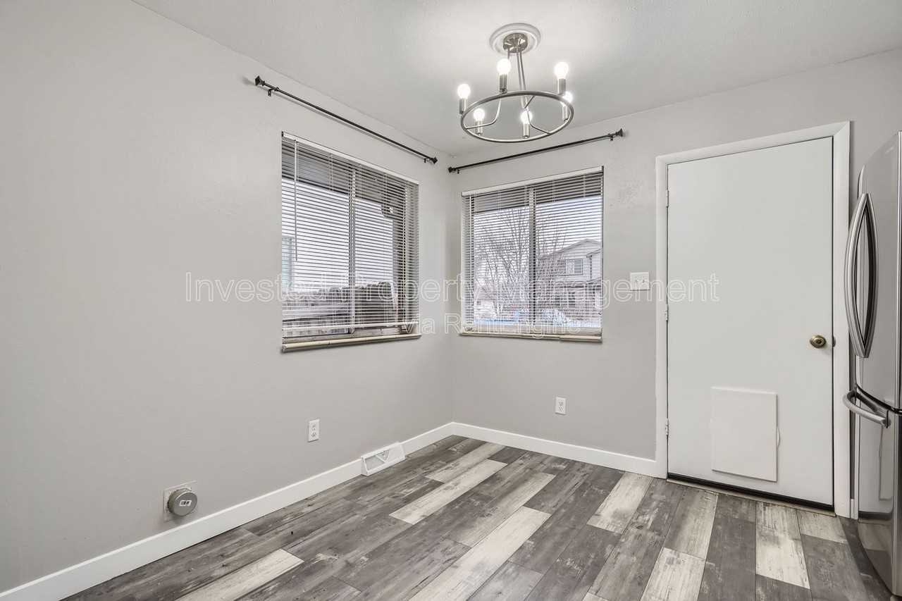 401 W Bates Ave - Photo 5 of 10