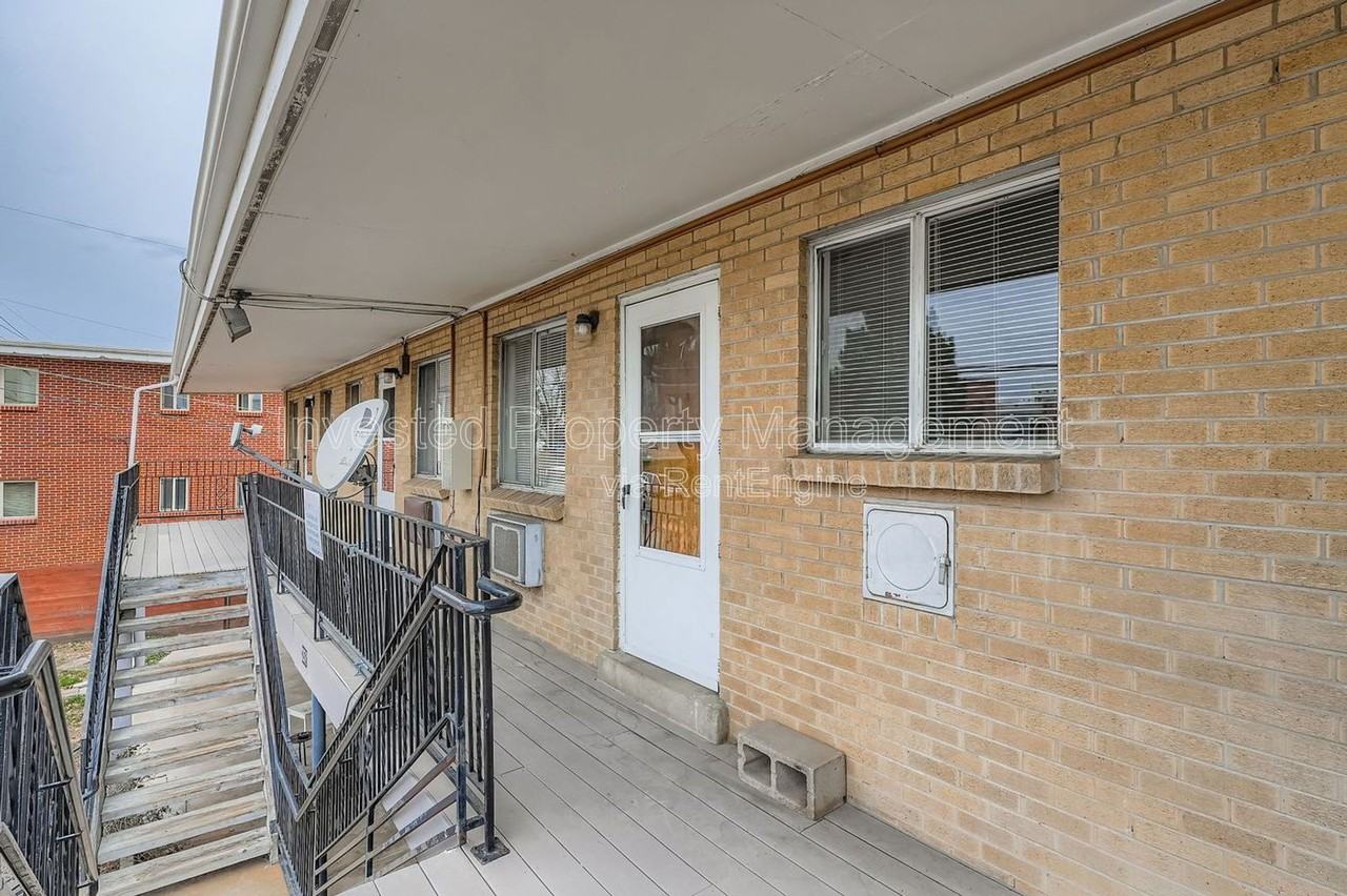 257 E Powers Ave #7 - Photo 2 of 10