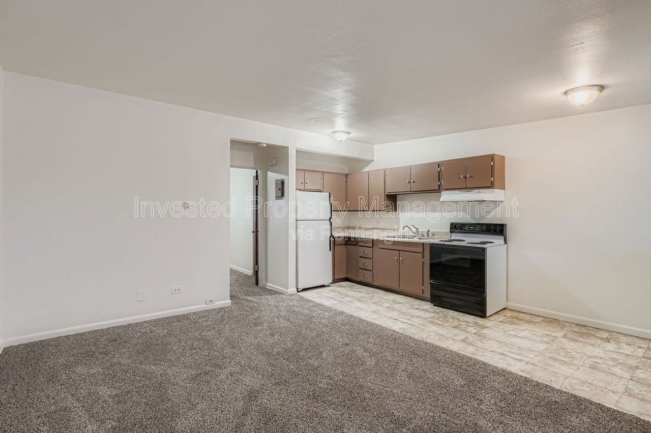 257 E Powers Ave #7 - Photo 4 of 10