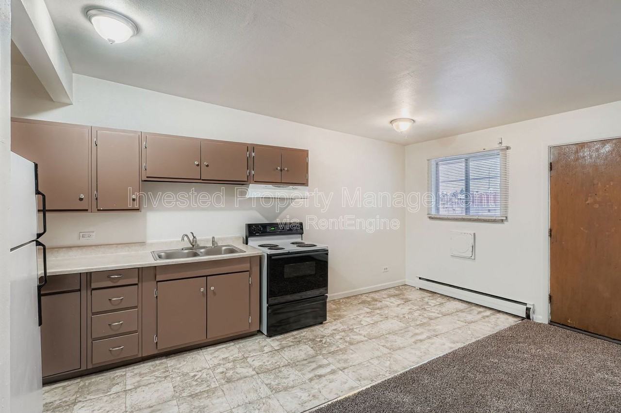 257 E Powers Ave #7 - Photo 6 of 10