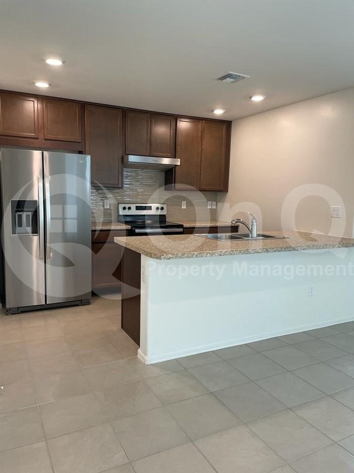 8851 East Stone Meadow Circle - Photo 4 of 18