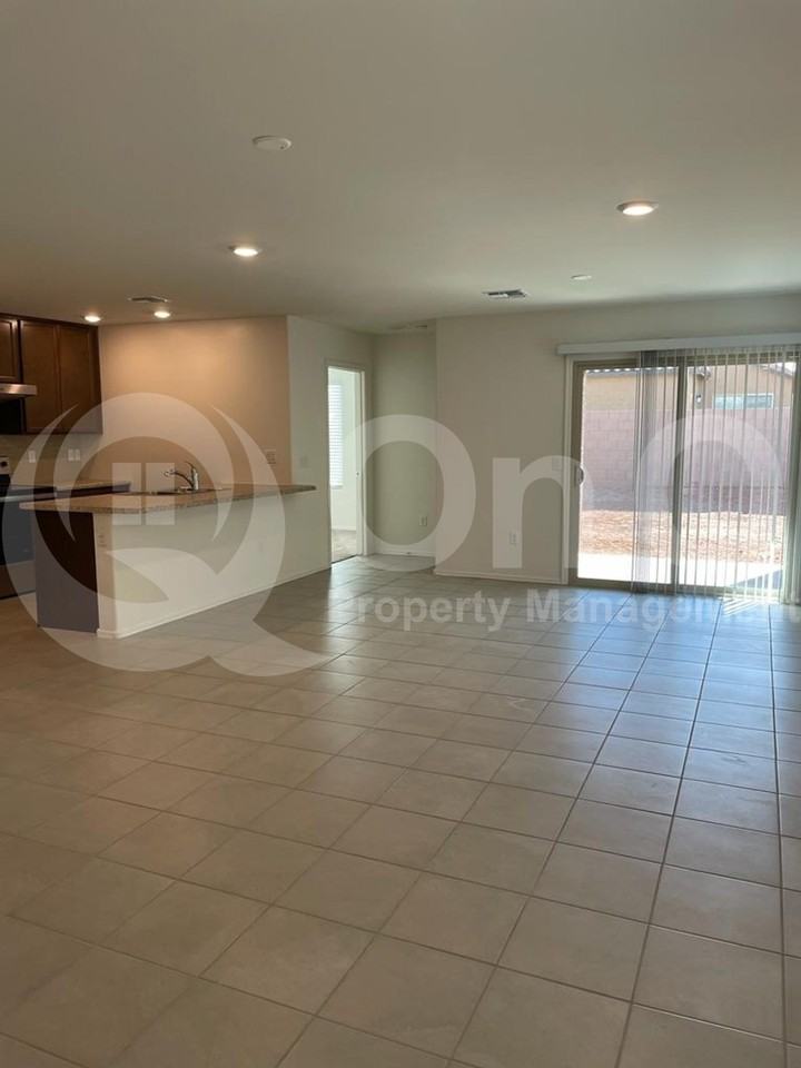 8851 East Stone Meadow Circle - Photo 5 of 18