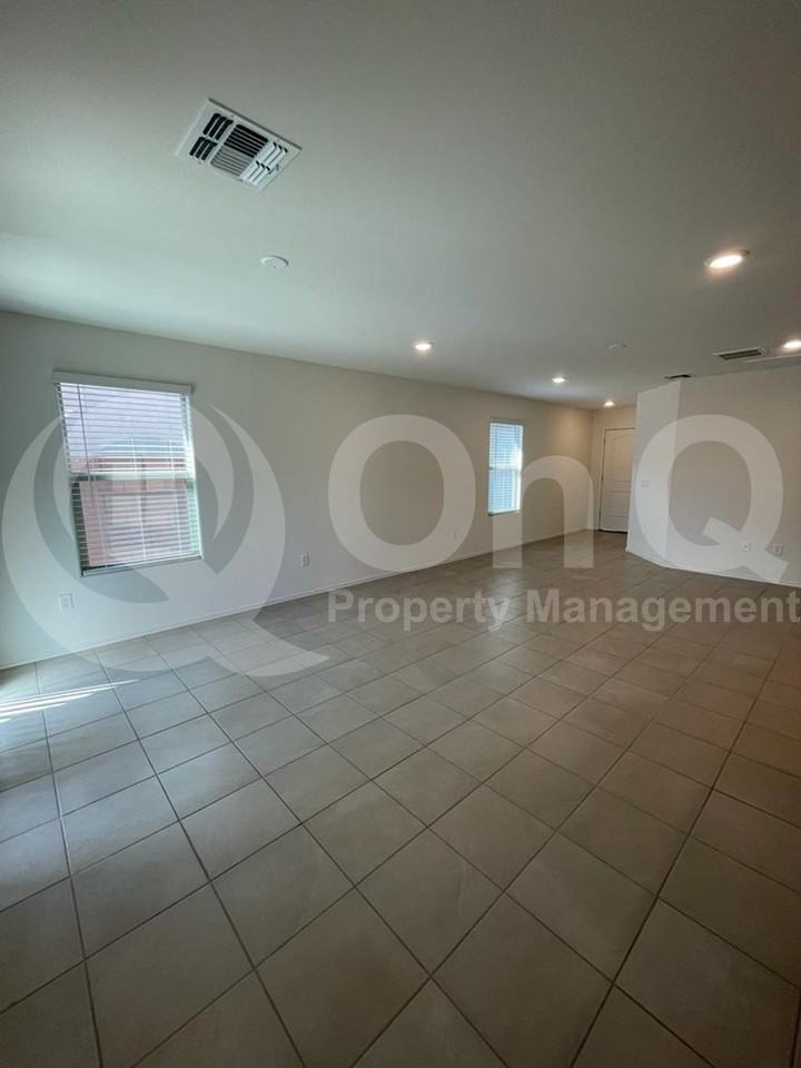 8851 East Stone Meadow Circle - Photo 6 of 18