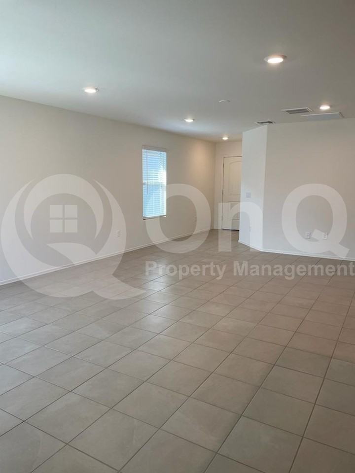 8851 East Stone Meadow Circle - Photo 7 of 18