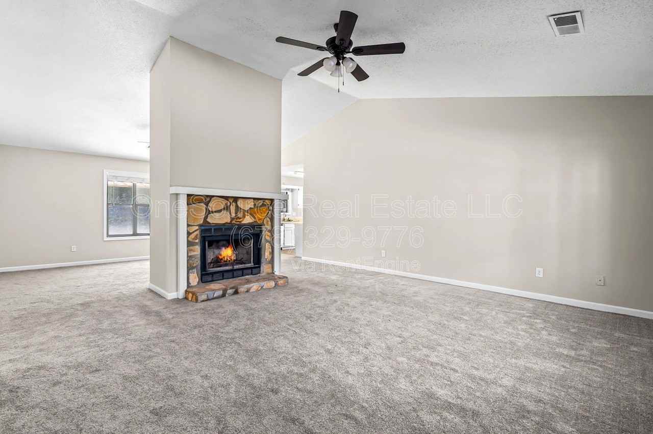 5345 Memorial Ln - Photo 5 of 35