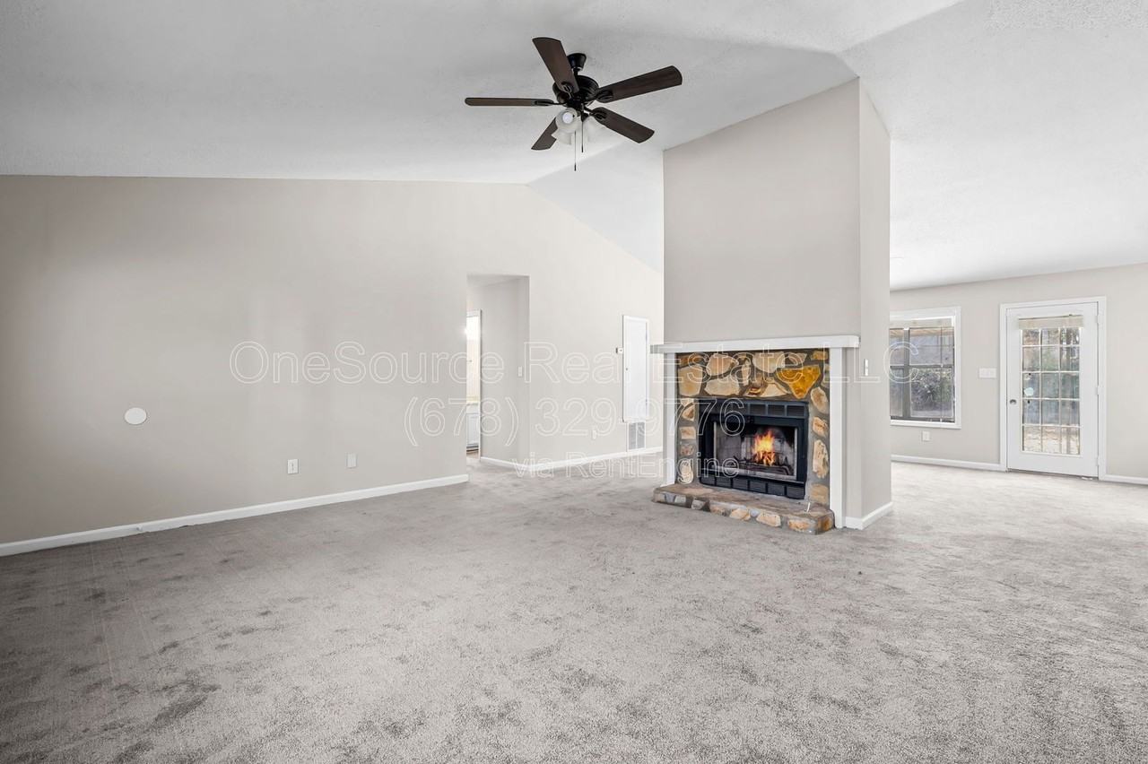 5345 Memorial Ln - Photo 6 of 35