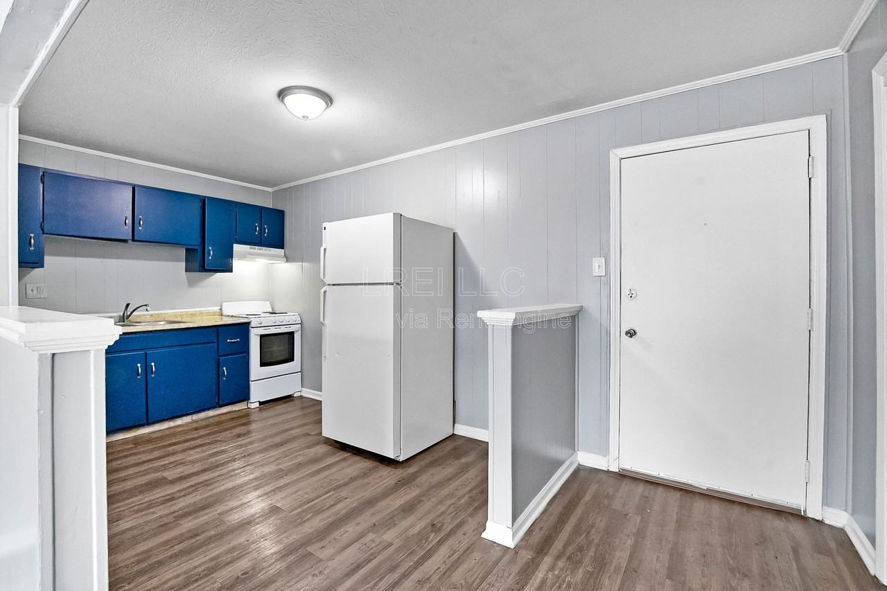 1708 Jennifer Road #A12 - Photo 4 of 12