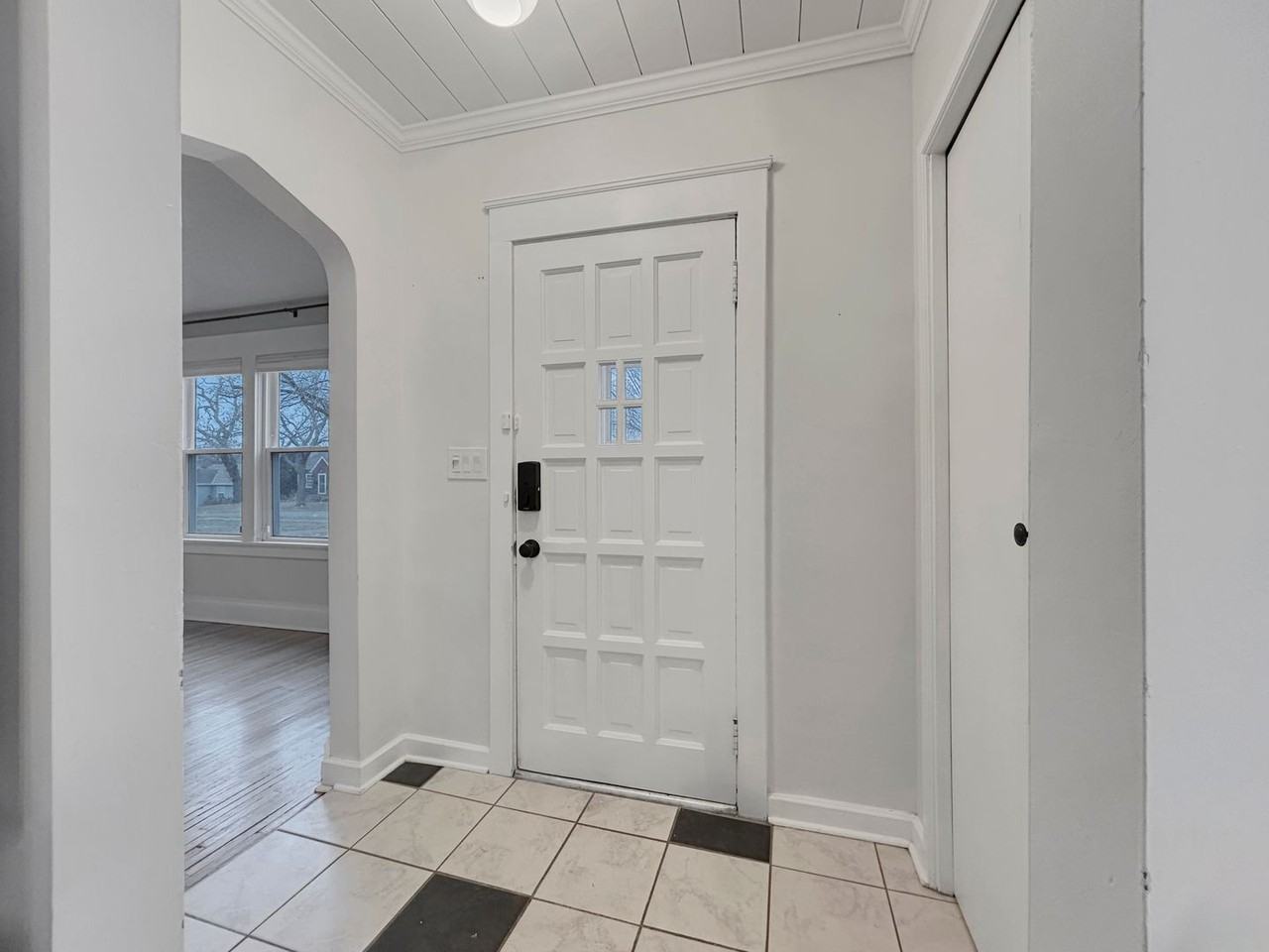 2729 Vernon Avenue South - Photo 3 of 26