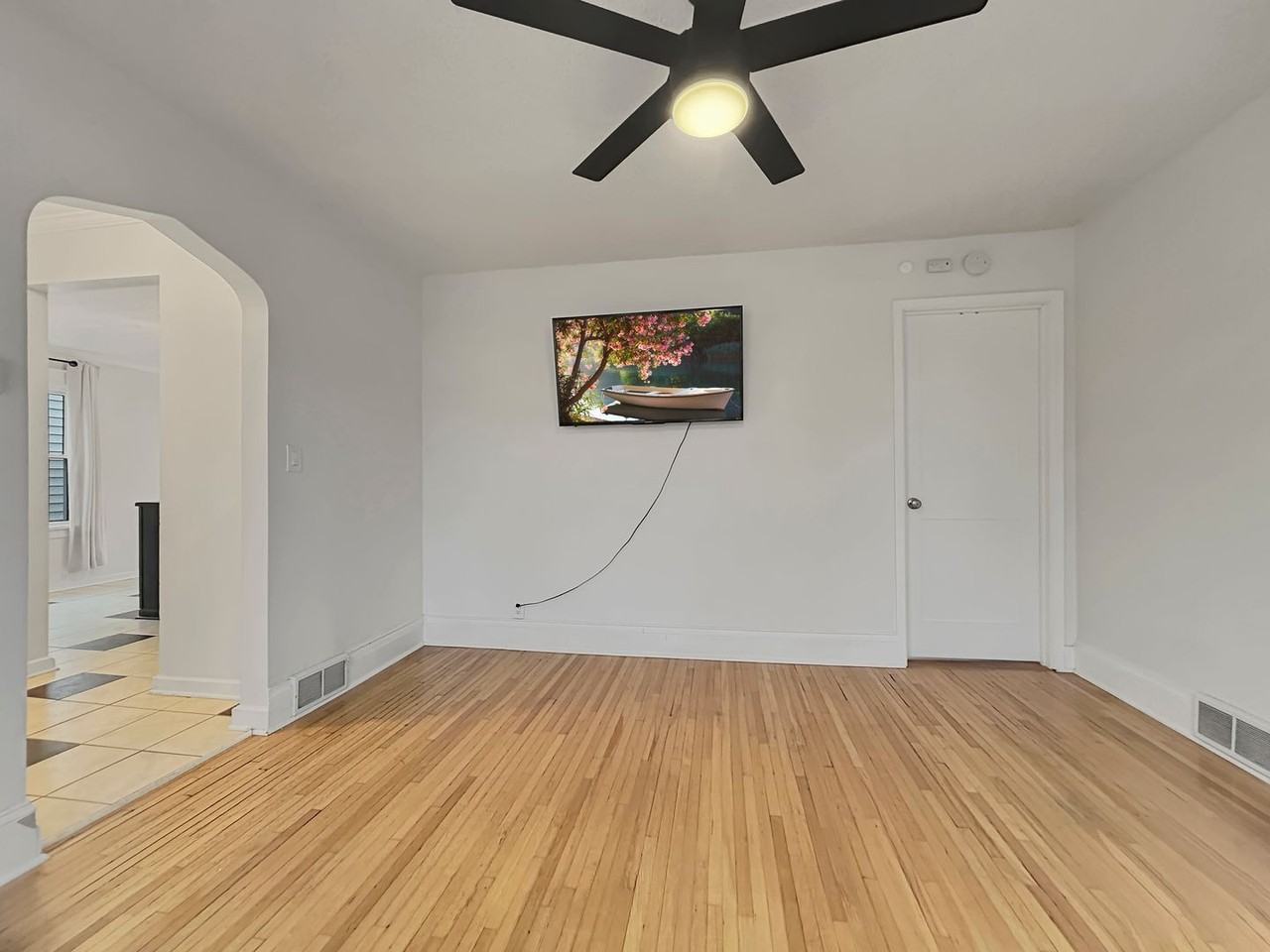 2729 Vernon Avenue South - Photo 4 of 26