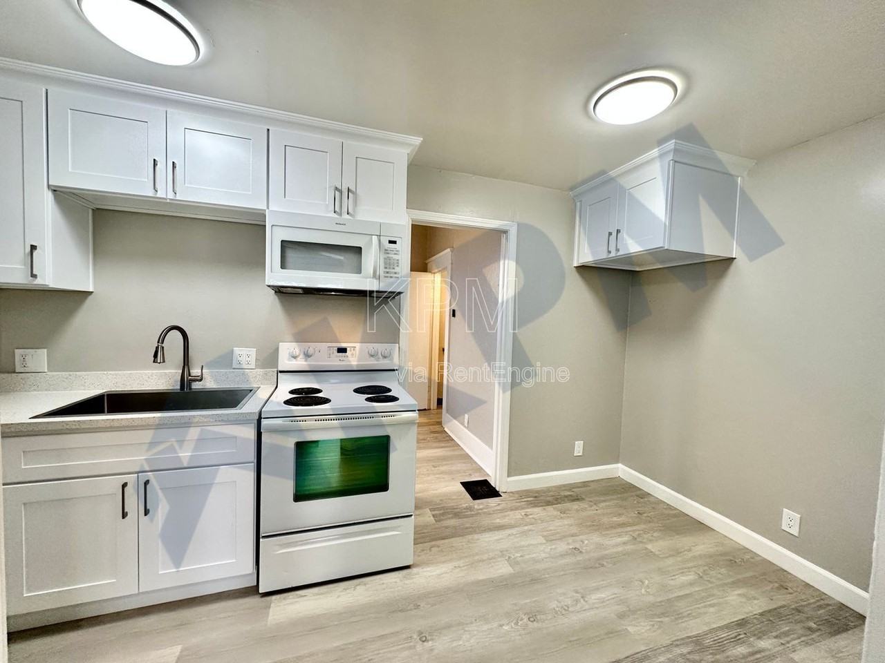 121 East Lockeford Street #2 - Photo 7 of 15