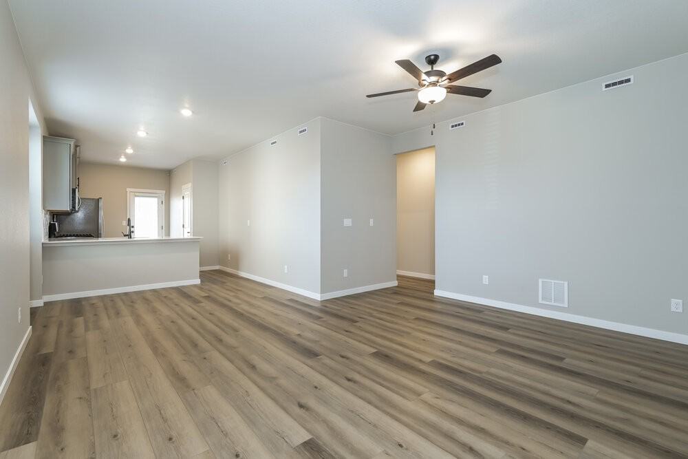 9458 Yampa St - Photo 4 of 16