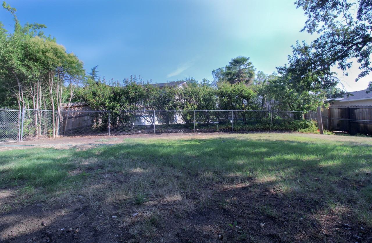 2670 Fijian Way - Photo 2 of 35