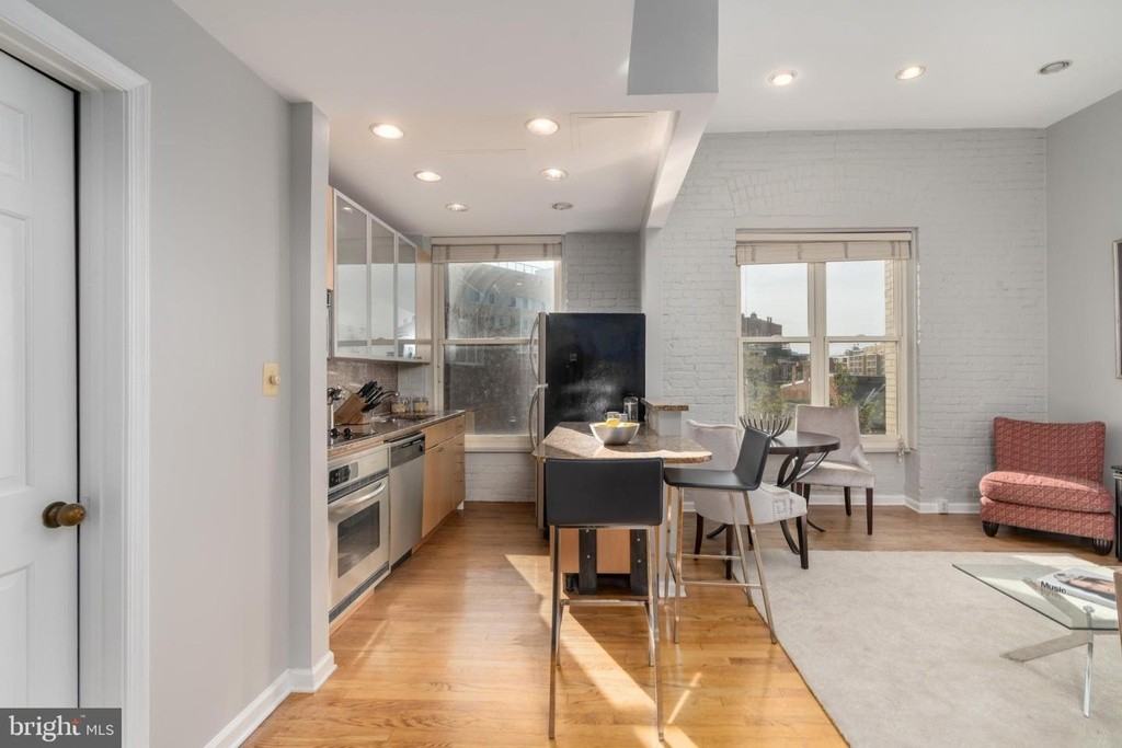 2007 O St Nw - Photo 2 of 17