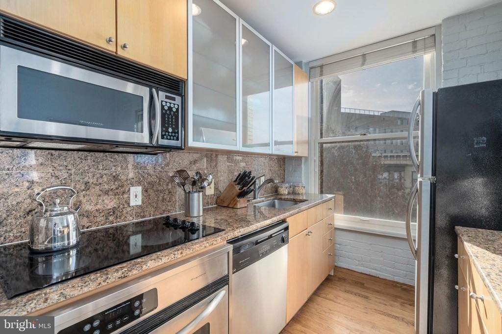 2007 O St Nw - Photo 3 of 17