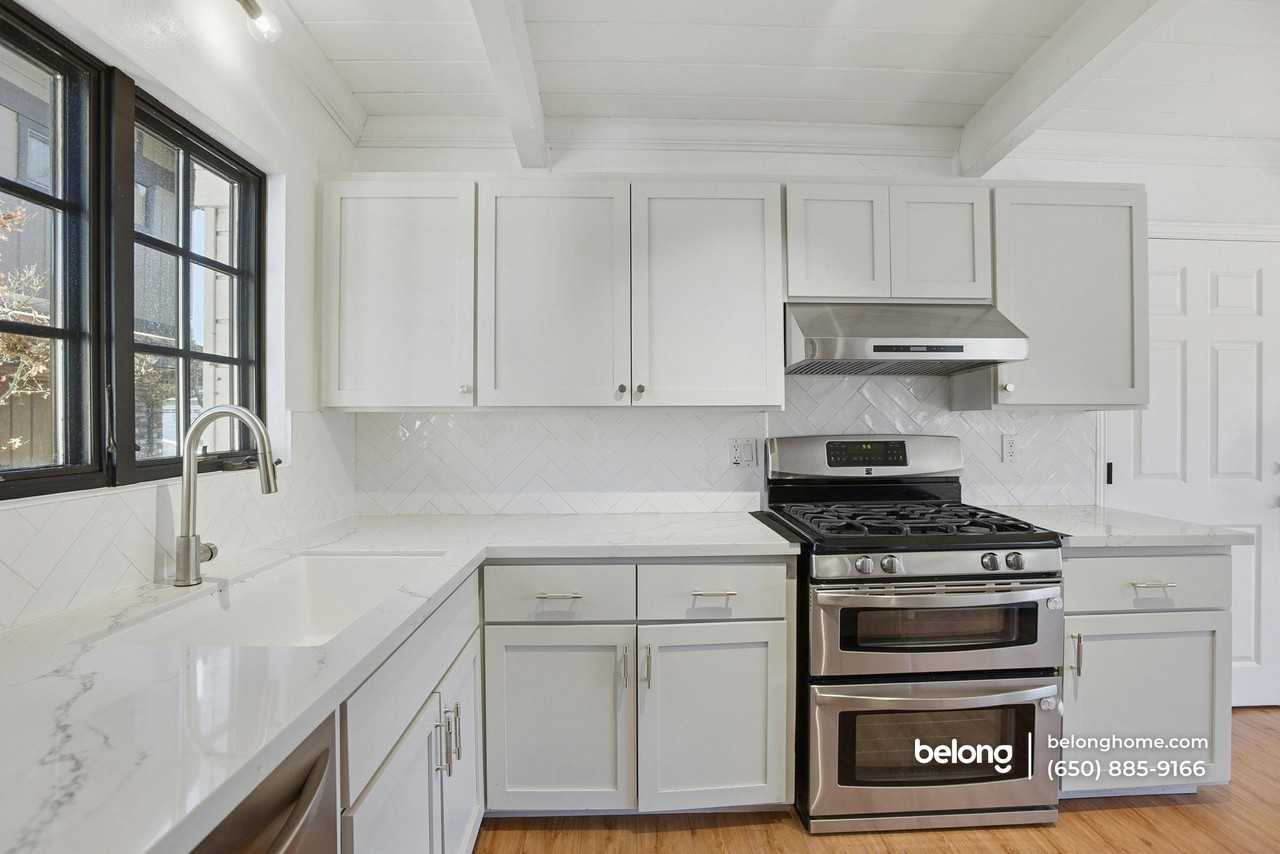 1611 Van Buren Street - Photo 6 of 20