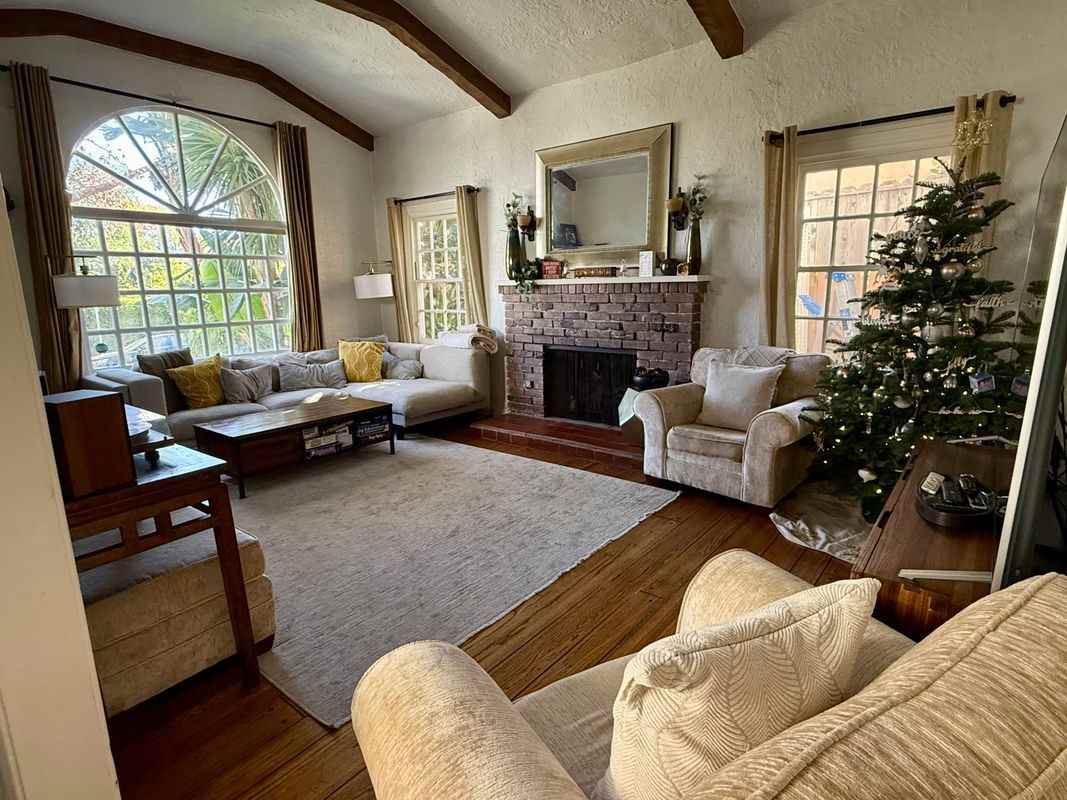 471 South La Peer Drive - Photo 3 of 5