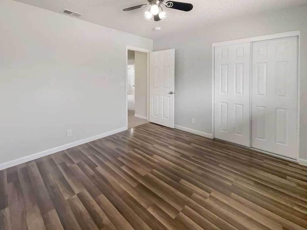 5922 Hillsdale Boulevard - Photo 3 of 12