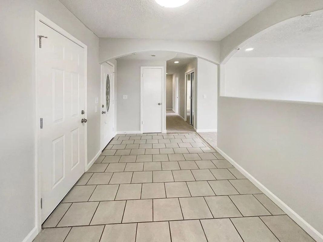 5922 Hillsdale Boulevard - Photo 4 of 12