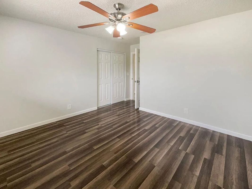 5922 Hillsdale Boulevard - Photo 6 of 12