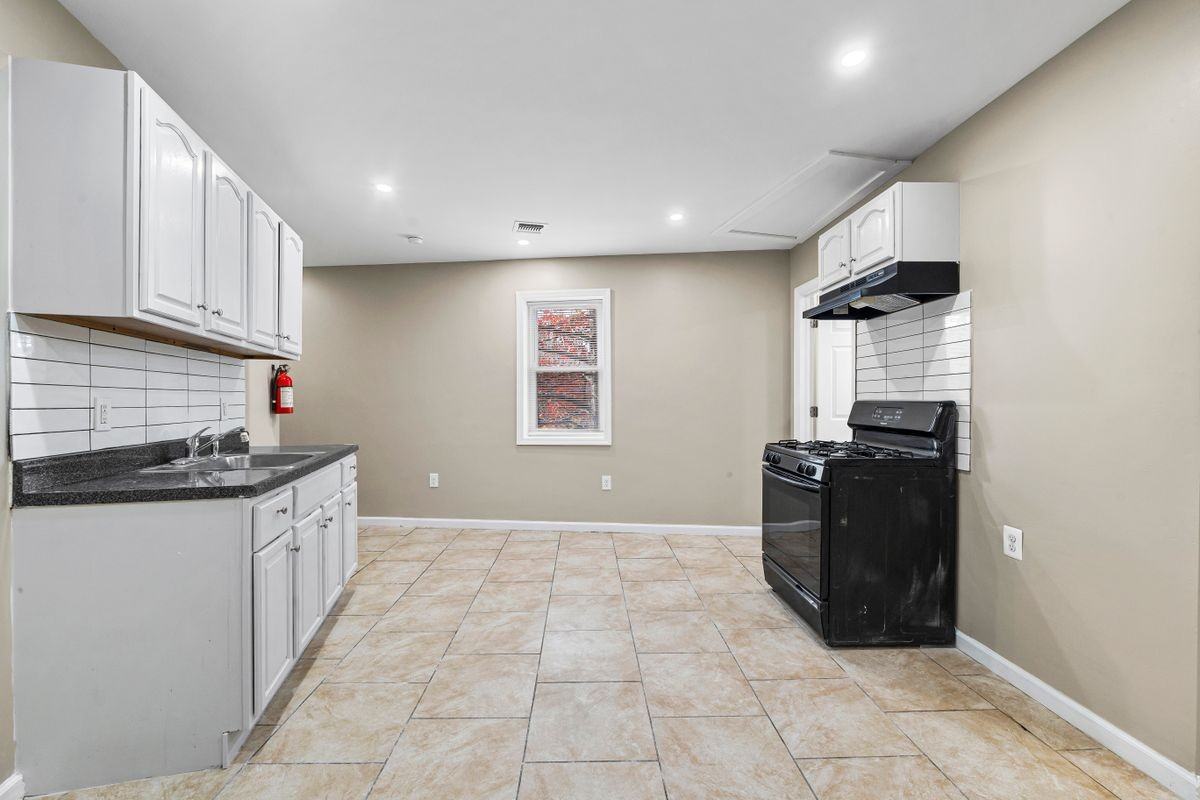 46 Jefferson Street ##2 - Photo 7 of 11