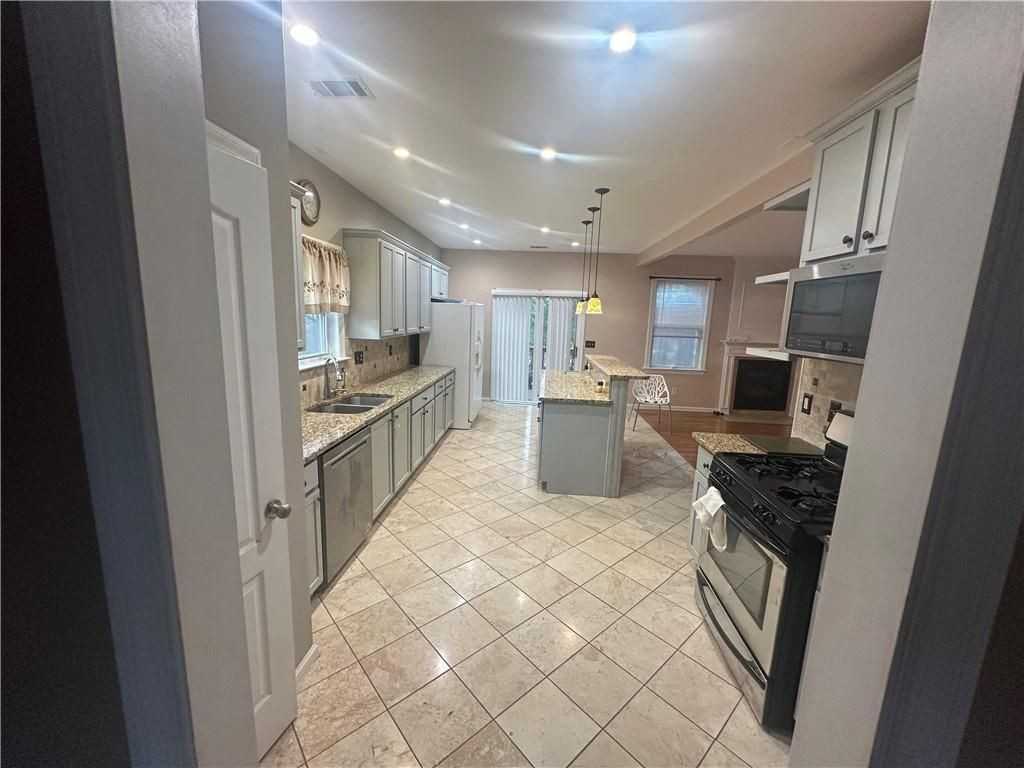 61 Longwood Court - Photo 7 of 50