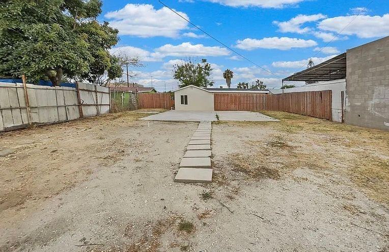 10692 Sycamore Avenue - Photo 7 of 17