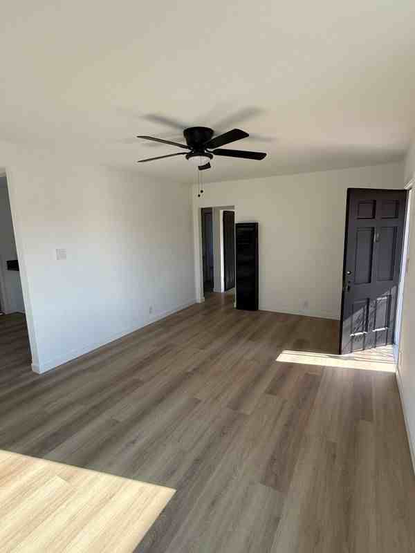 10752 Weigand Avenue - Photo 2 of 8