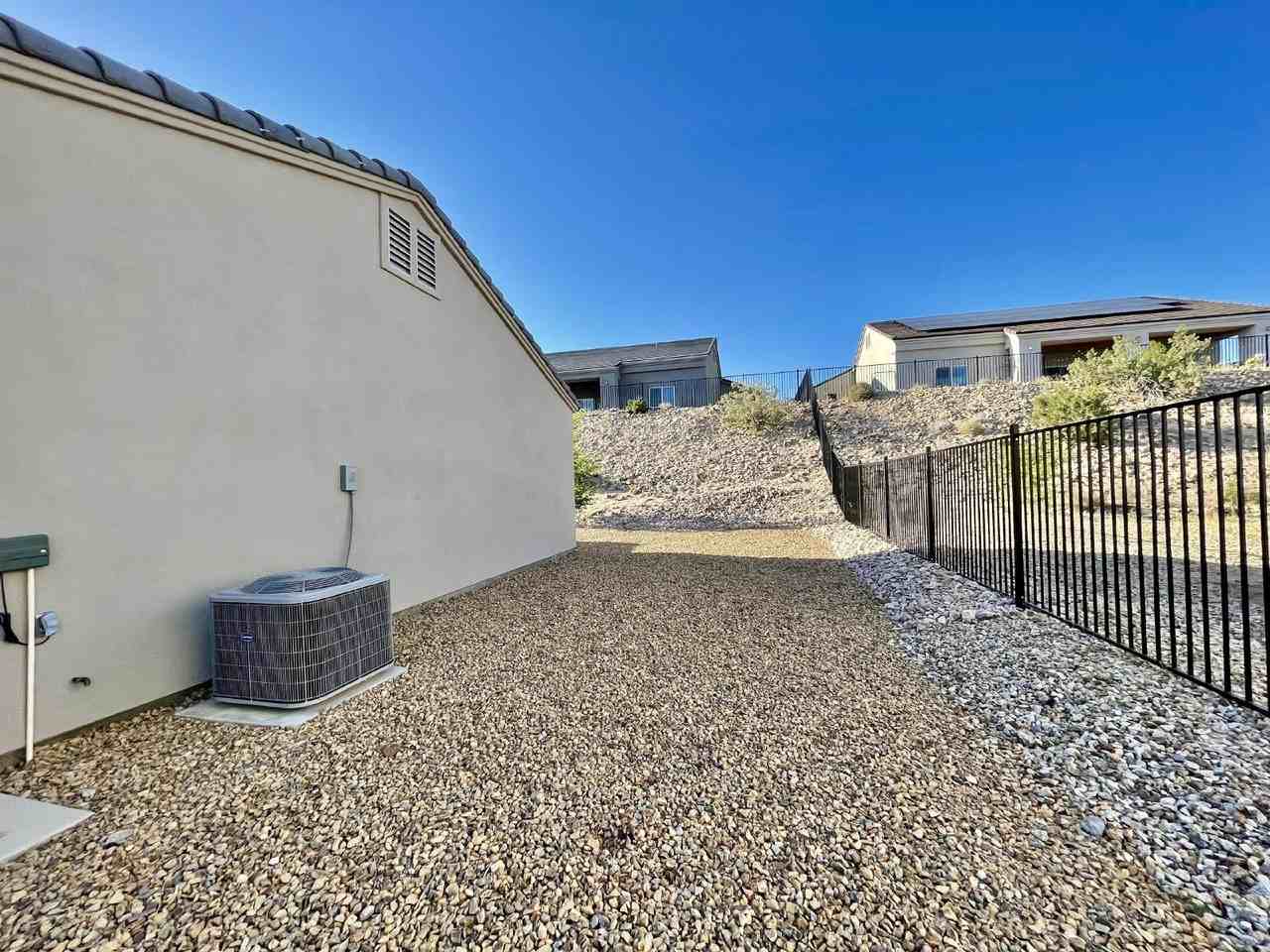 2259 E Robby Loop - Photo 3 of 36