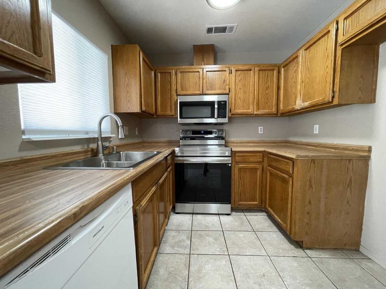 3619 Gem Street - Photo 4 of 19