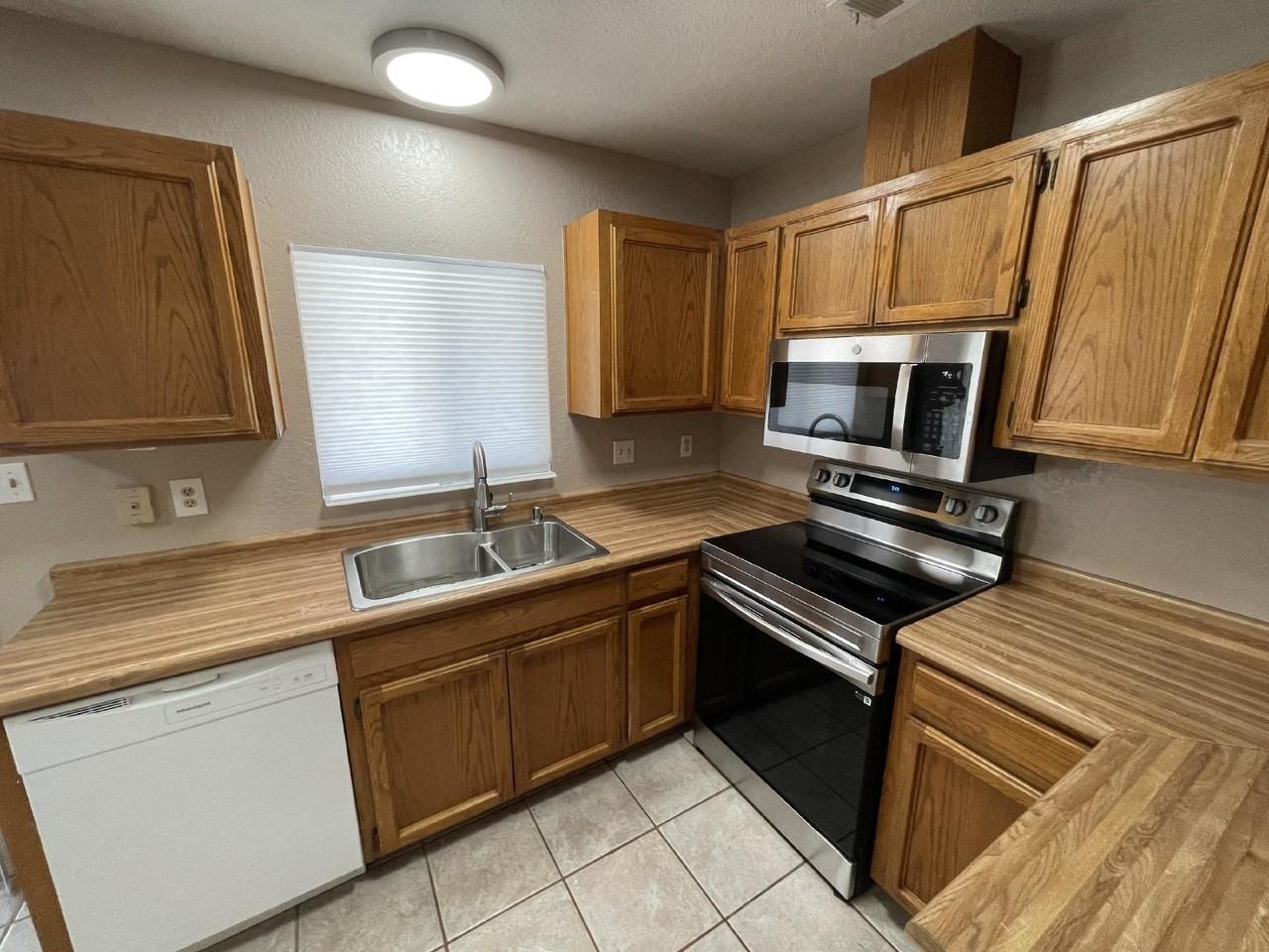 3619 Gem Street - Photo 5 of 19