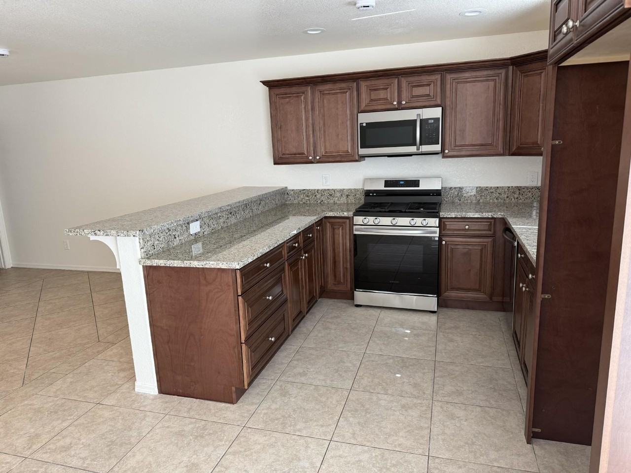 404 Anna Cir Apt A - Photo 6 of 9