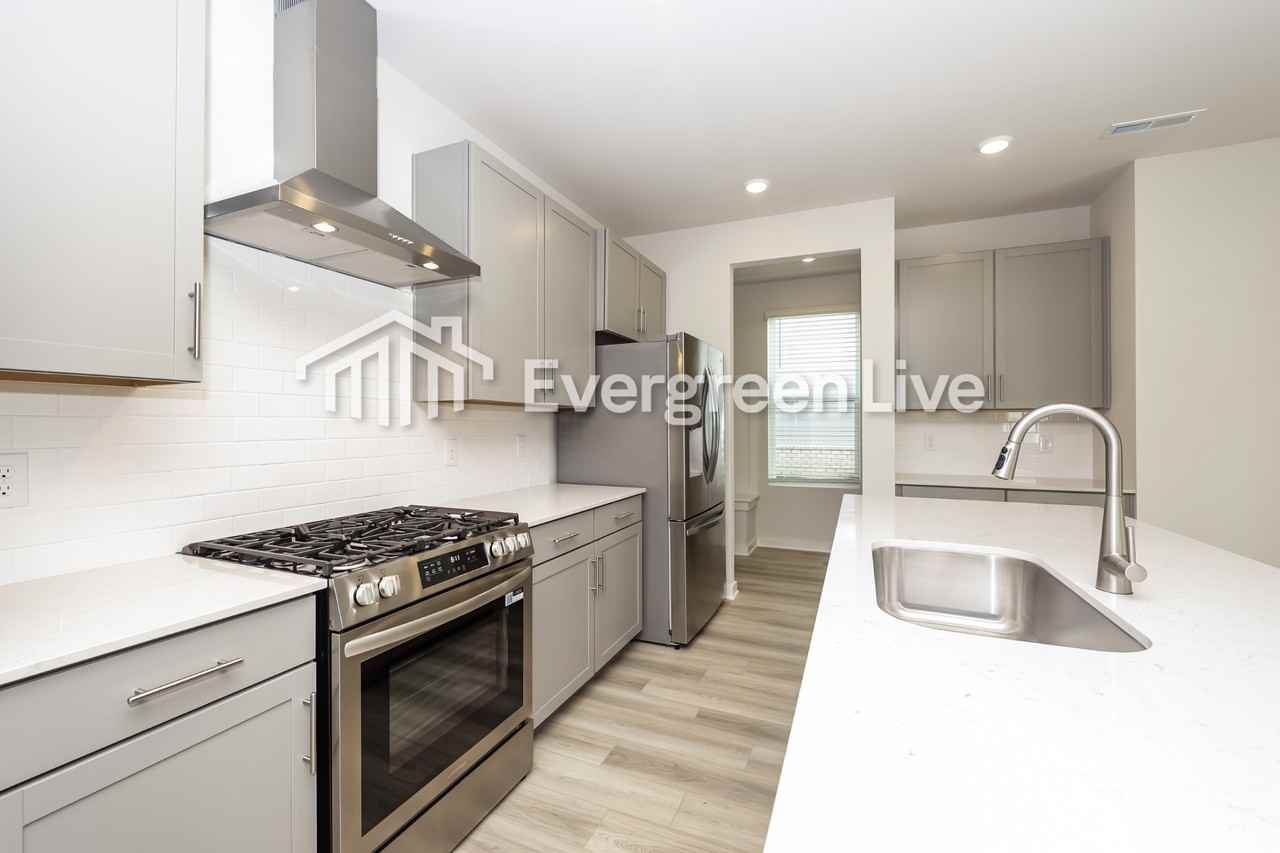 3423 Shigo St - Photo 2 of 15