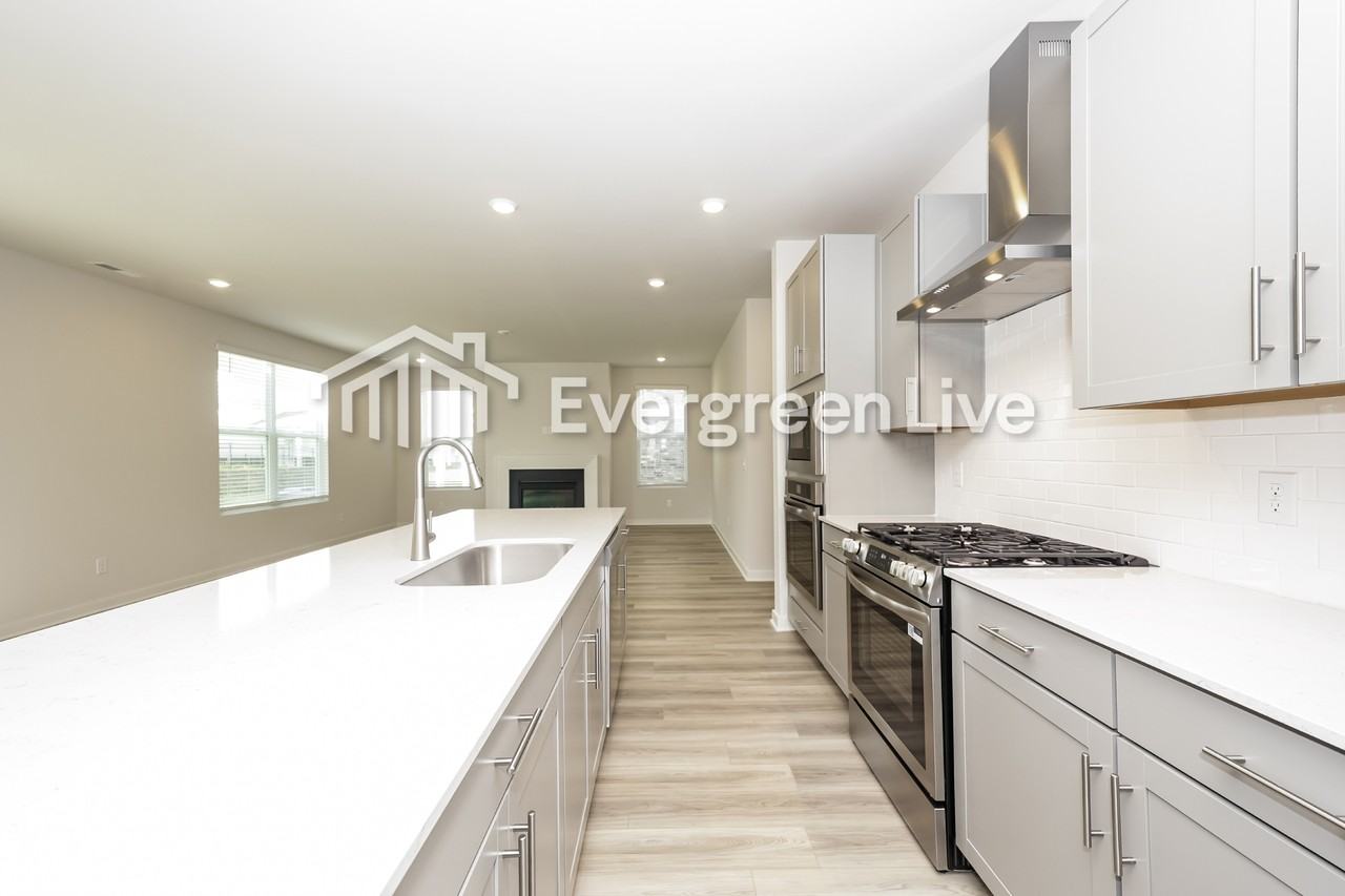 3423 Shigo St - Photo 3 of 15