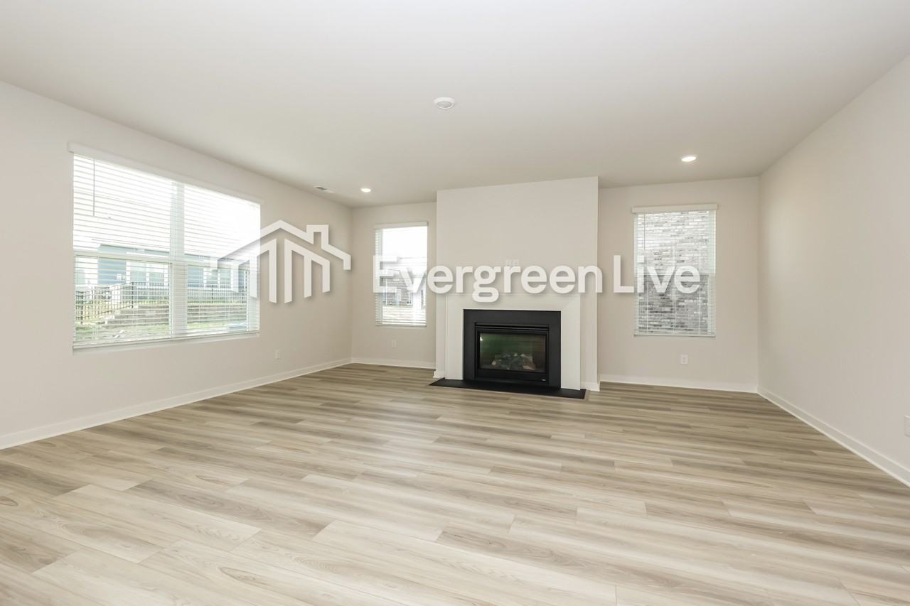 3423 Shigo St - Photo 4 of 15