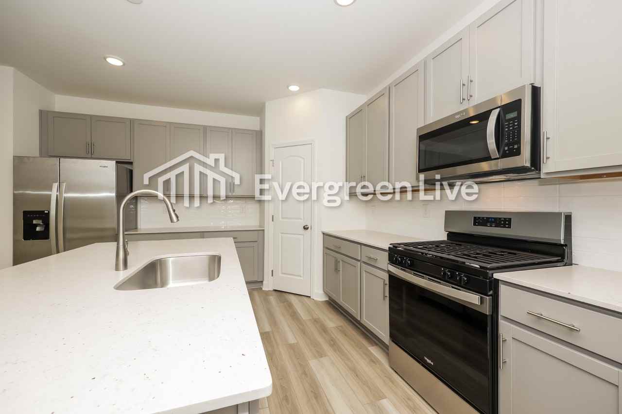 806 Averitt Ln - Photo 3 of 16