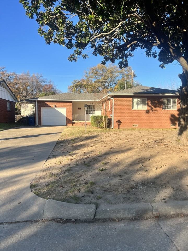 1025 East 53rd Street - Photo 2 of 24