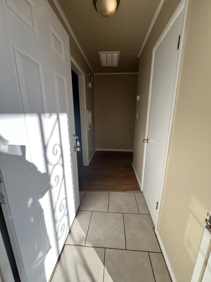 1025 East 53rd Street - Photo 6 of 24