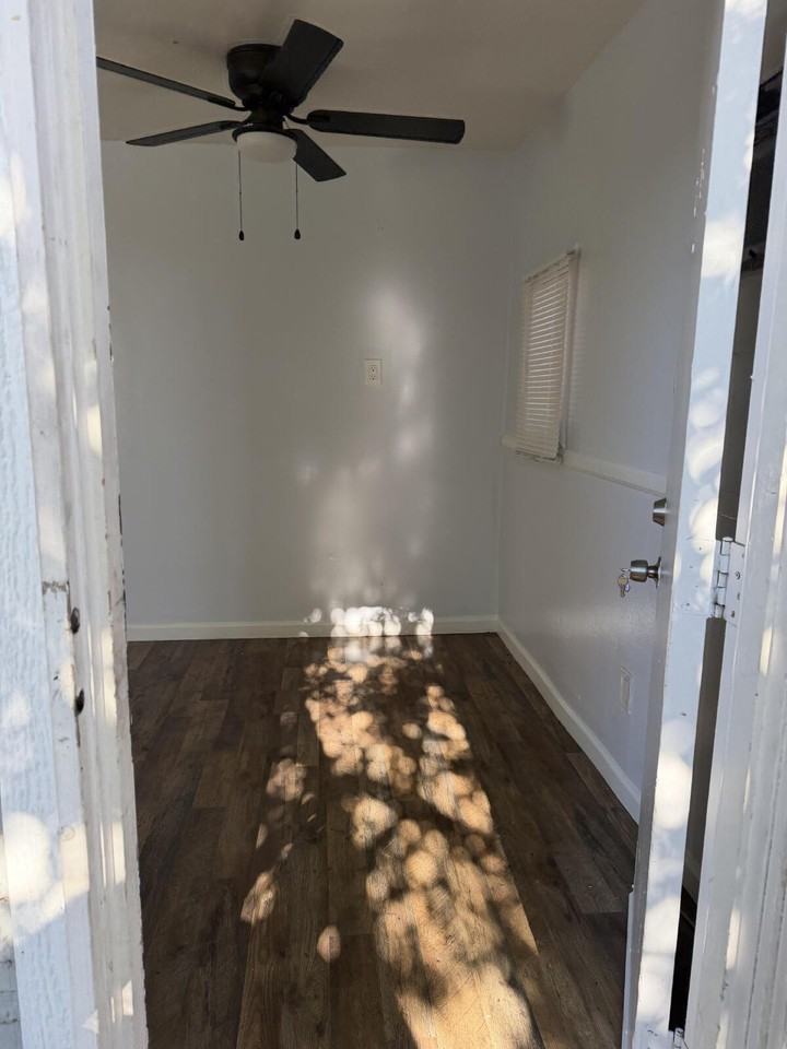 322 E Vogel Ave Unit C - Photo 3 of 15