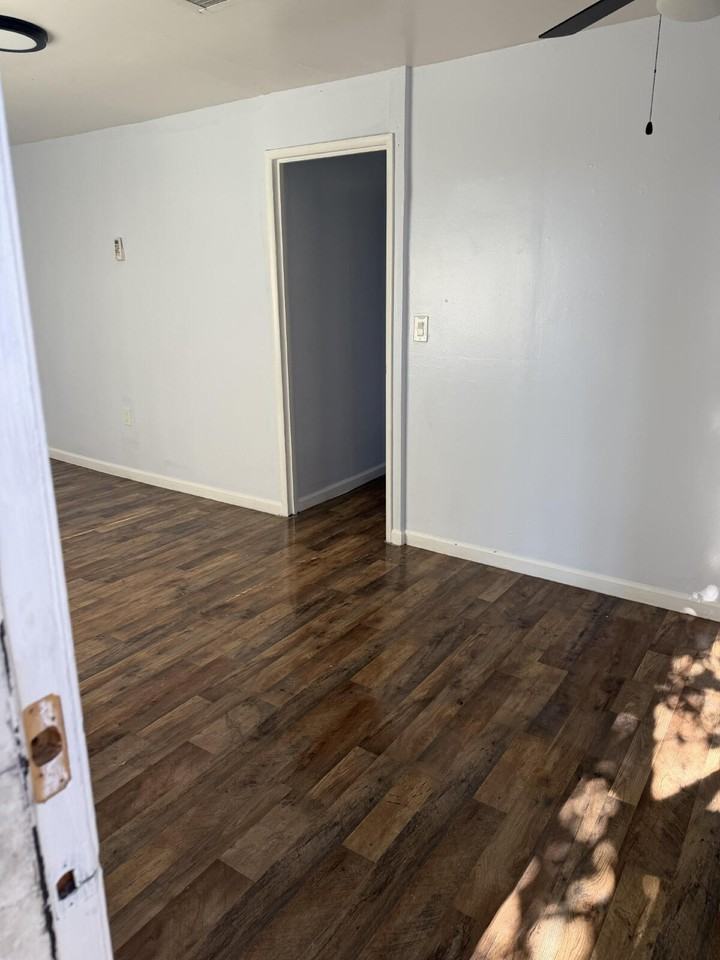 322 E Vogel Ave Unit C - Photo 4 of 15