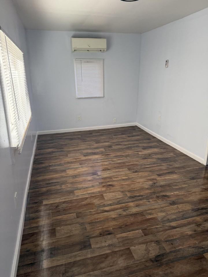 322 E Vogel Ave Unit C - Photo 5 of 15