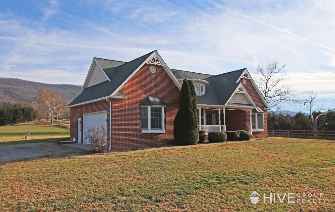 17888 Mountain Valley Road - Photo 2 of 26