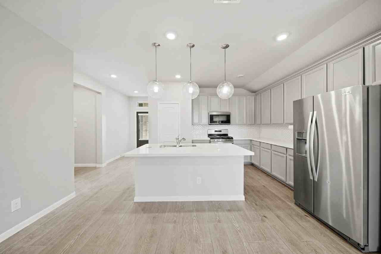 2307 Gentle Breeze Ln - Photo 5 of 26